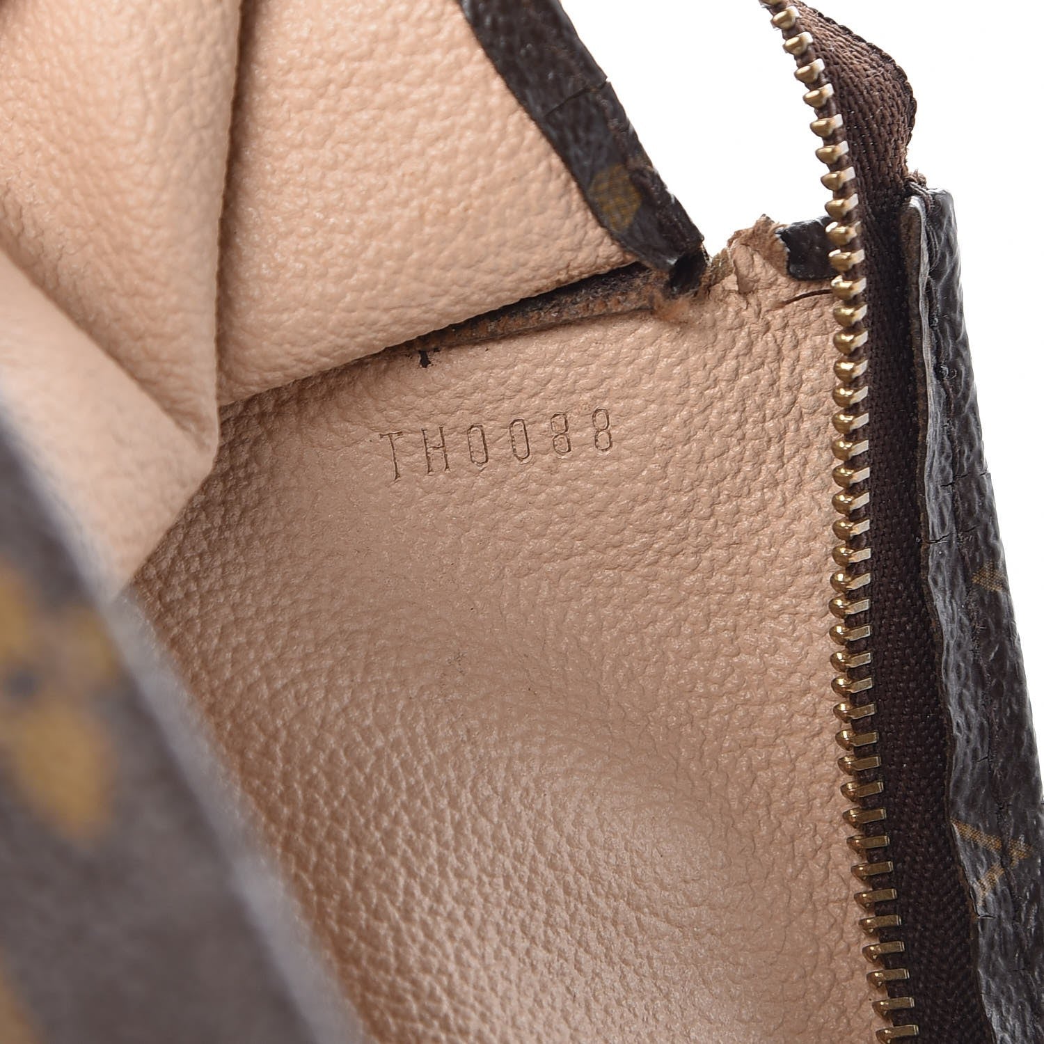 Louis Vuitton Monogram Toiletry Pouch 26 7 of 19