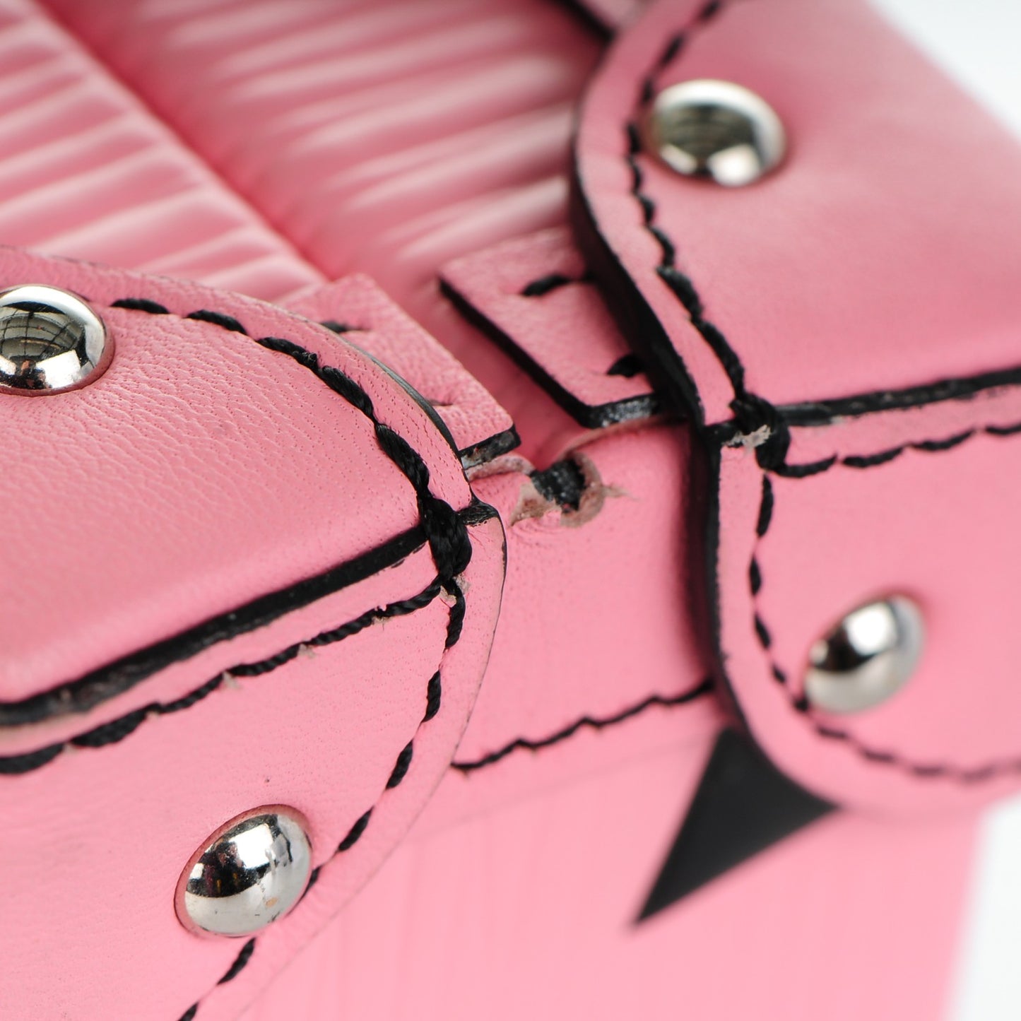 Epi Chain Flower Petite Malle Pink