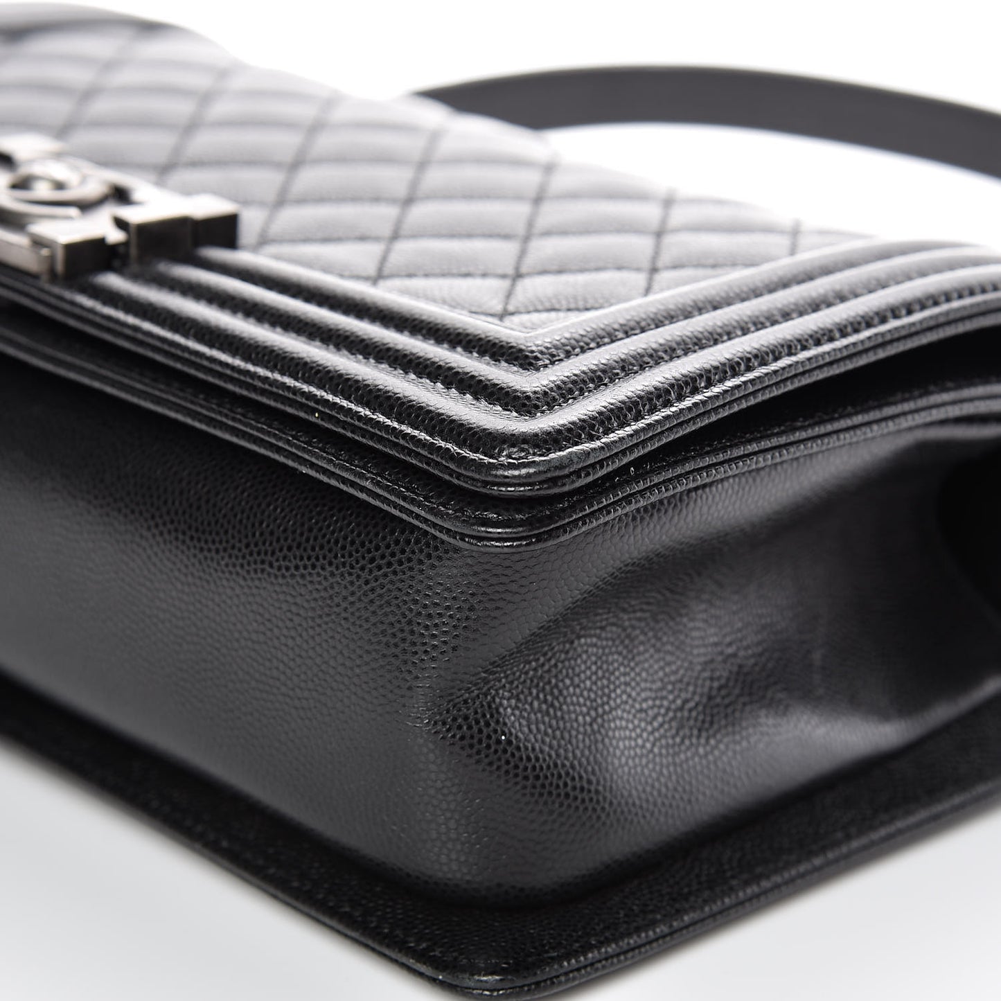 Caviar Quilted Medium Boy Flap Black