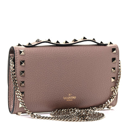 Valentino Garavani Pebbled Calfskin Rockstud Flip Lock Wallet On Chain Poudre 2 of 4
