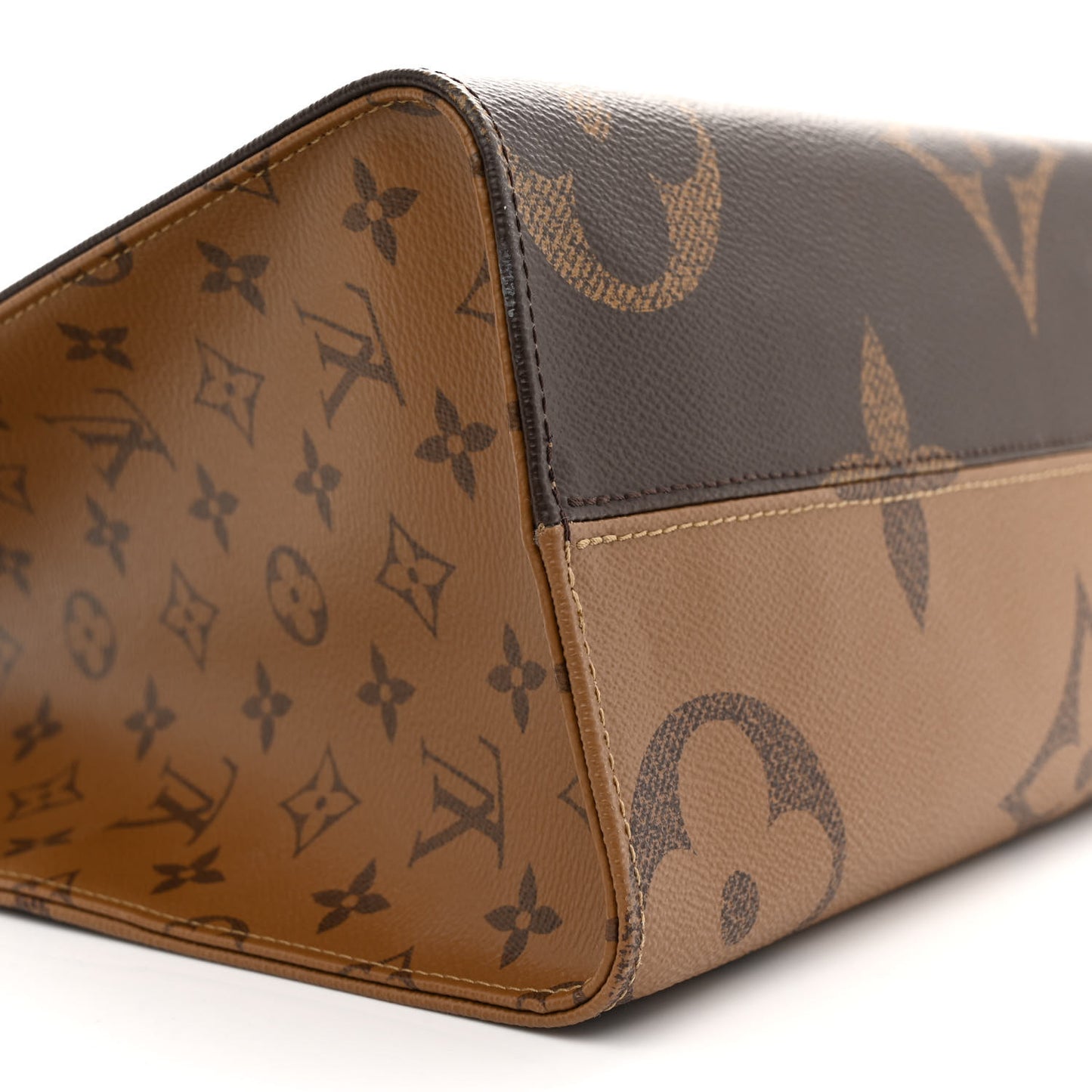 Reverse Monogram Giant Onthego MM