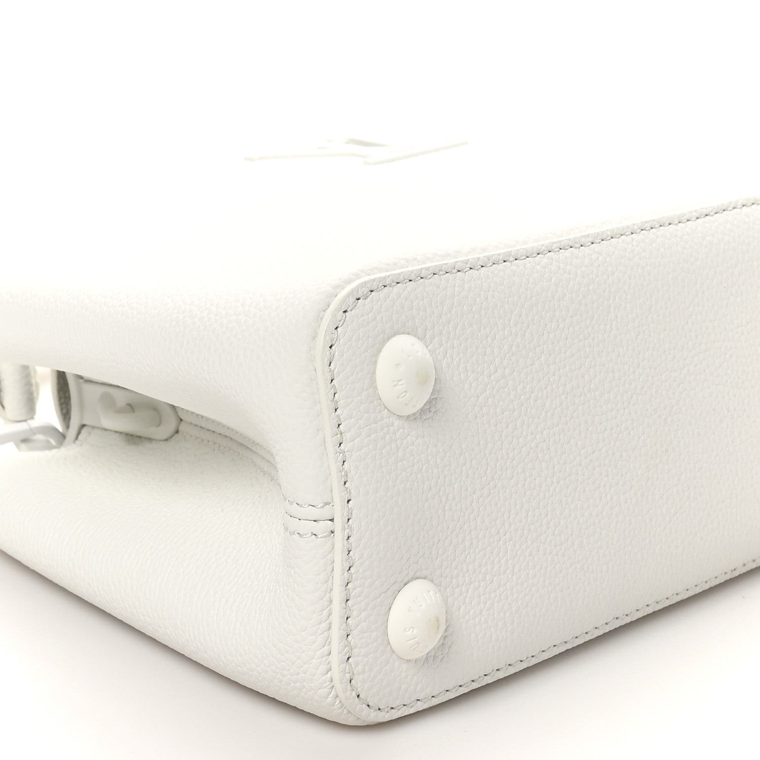 Louis Vuitton Taurillon Capucines East West MM Optic White 8 of 10