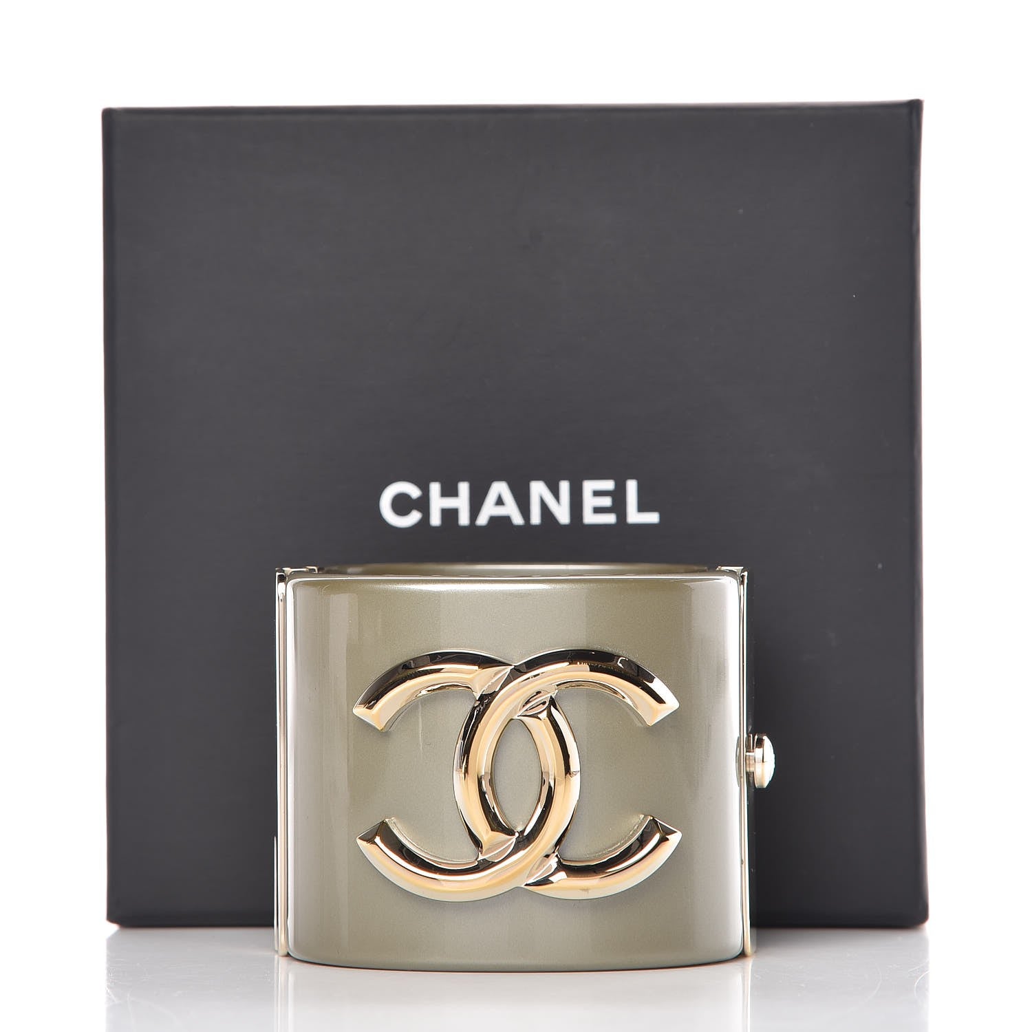 Chanel Resin CC Cuff Gold Pearly White 8 of 8