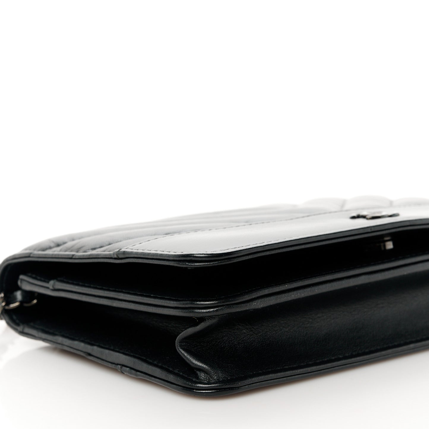 Aged Calfskin Chevron Quilted Gabrielle Wallet On Chain WOC Black