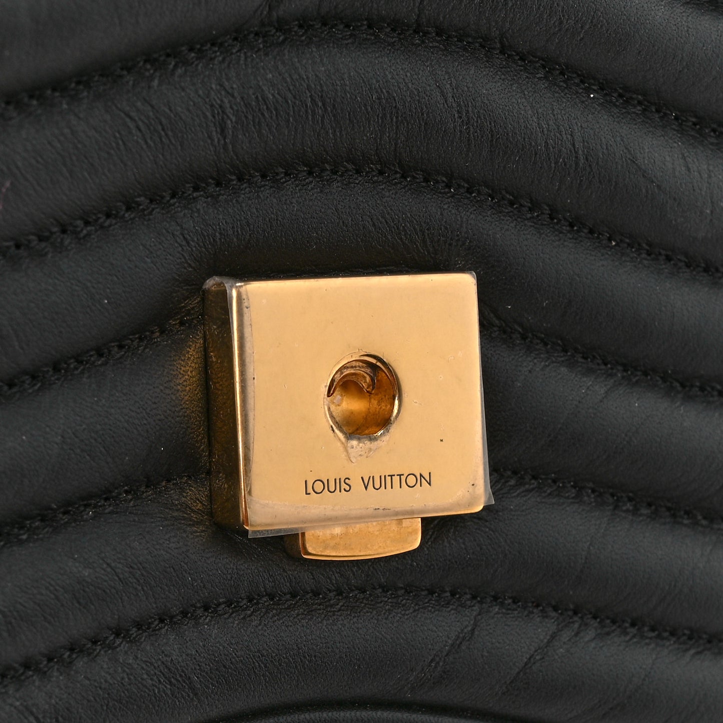 Calfskin New Wave Chain PM Black