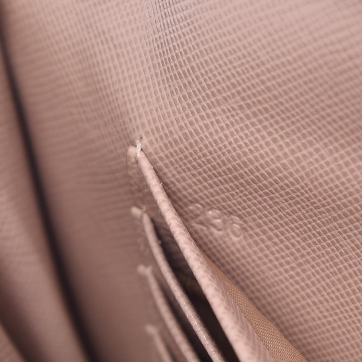 Saffiano Metal Wristlet Cammeo