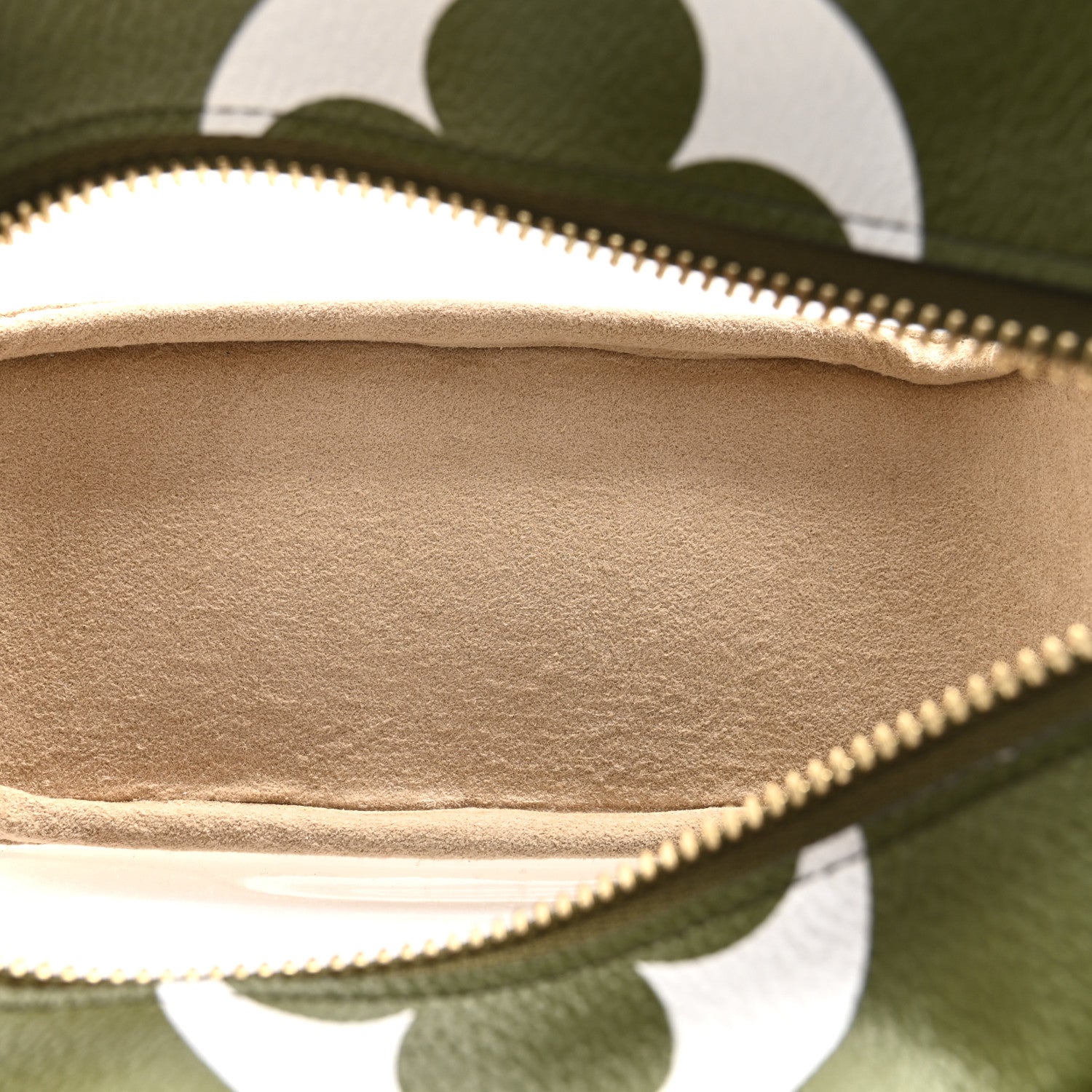 Louis Vuitton Monogram Giant Beach Pouch Kaki 5 of 11