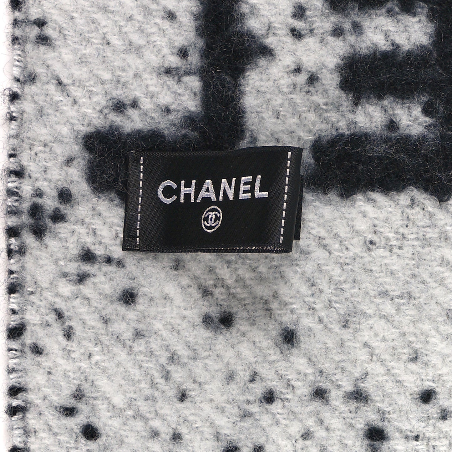Cashmere CC Fringe Stole Black White