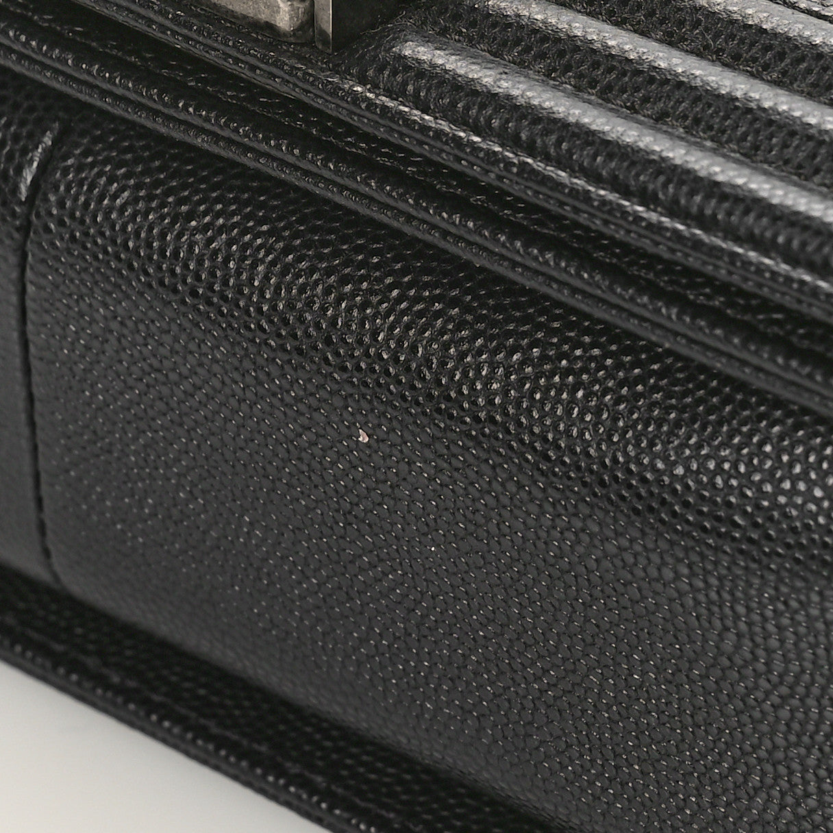 Caviar Quilted Medium Boy Flap Black
