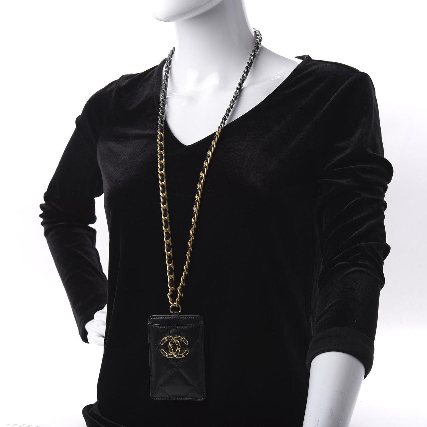 Goatskin Quilted 19 Card Holder On Chain Black