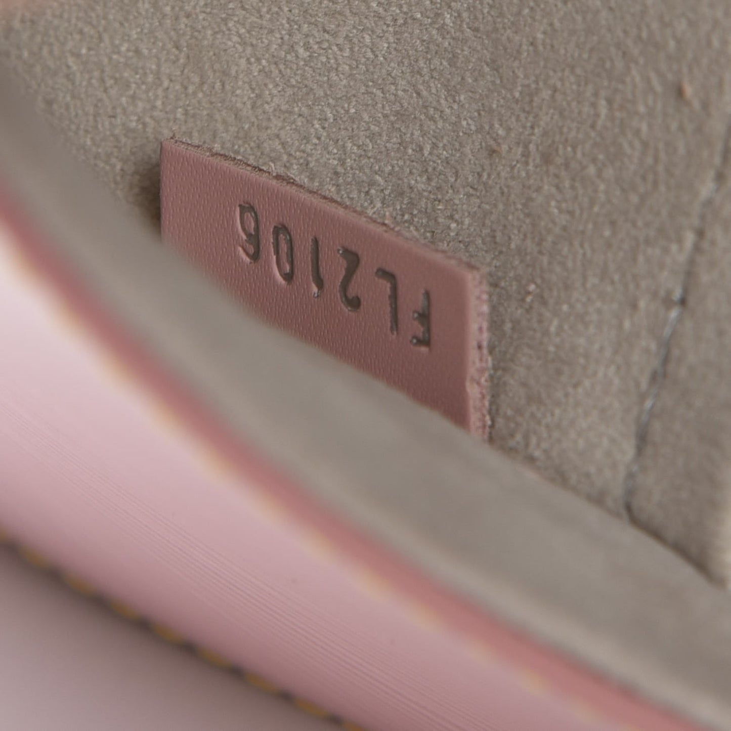 Epi Twist Shoulder Bag MM Rose Ballerine
