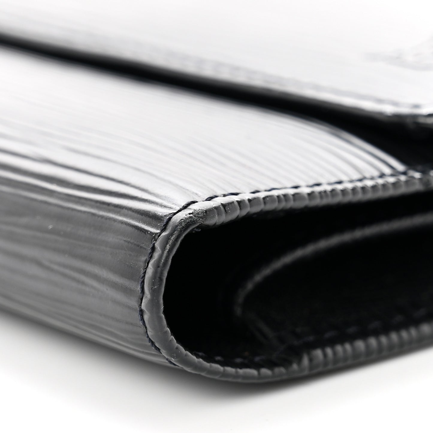 Epi Porte Tresor International Wallet Black