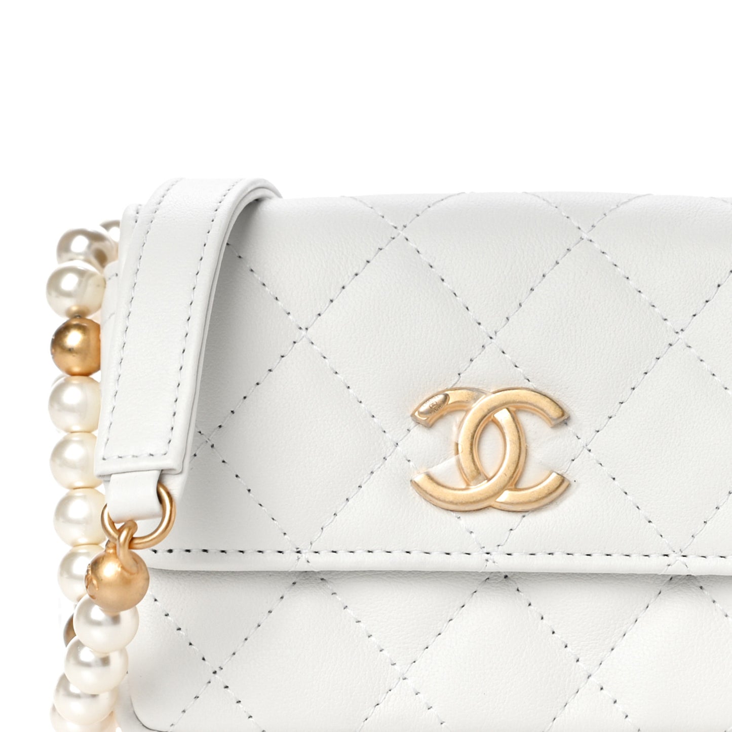 Calfskin Quilted About Pearls Card Holder Flap With Chain White
