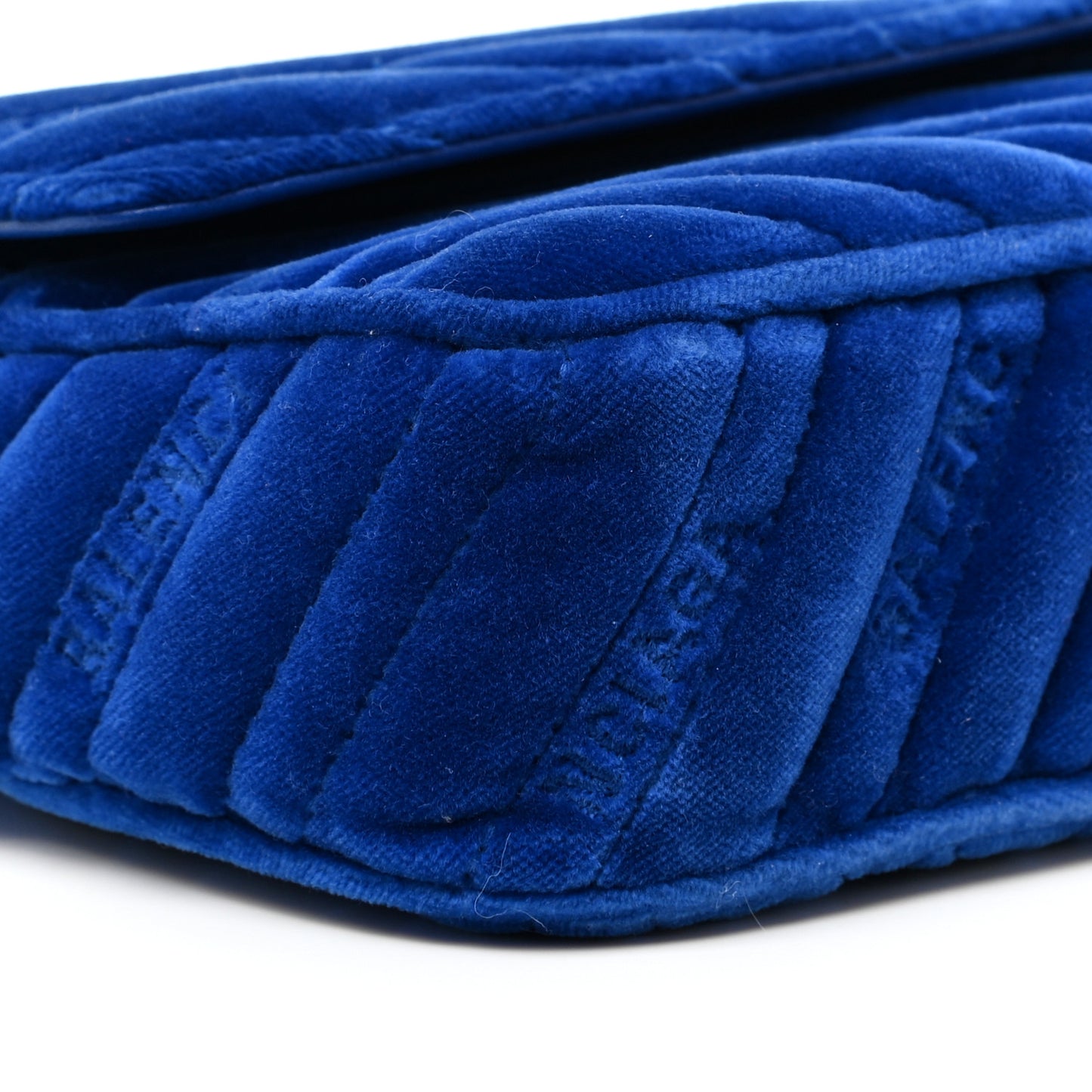Velvet Logo Matelasse BB Chain Wallet Blue