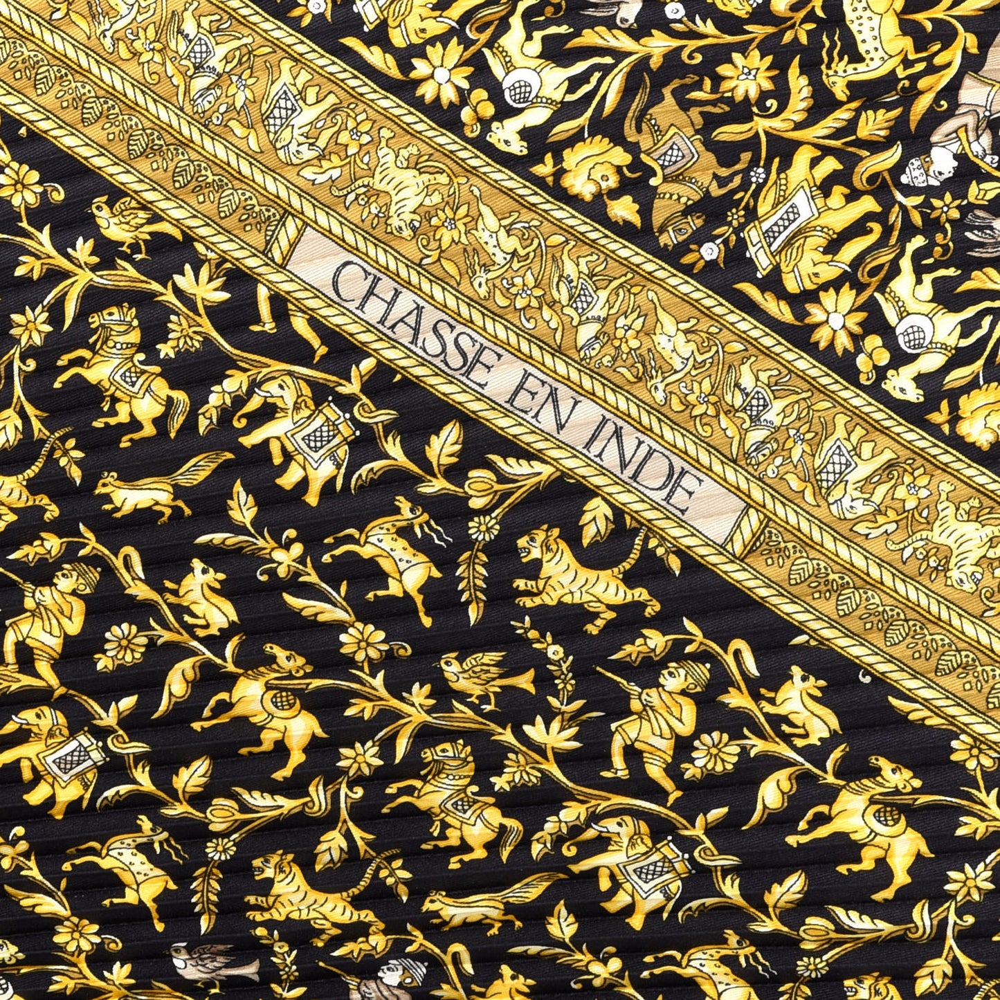 Silk Chasse En Inde Plisse Scarf