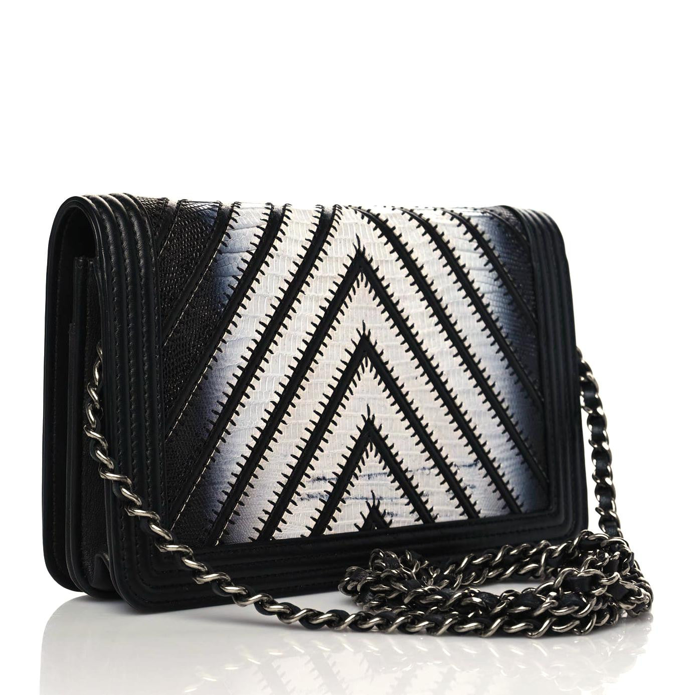 Lizard Chevron Medium Boy Flap Black White
