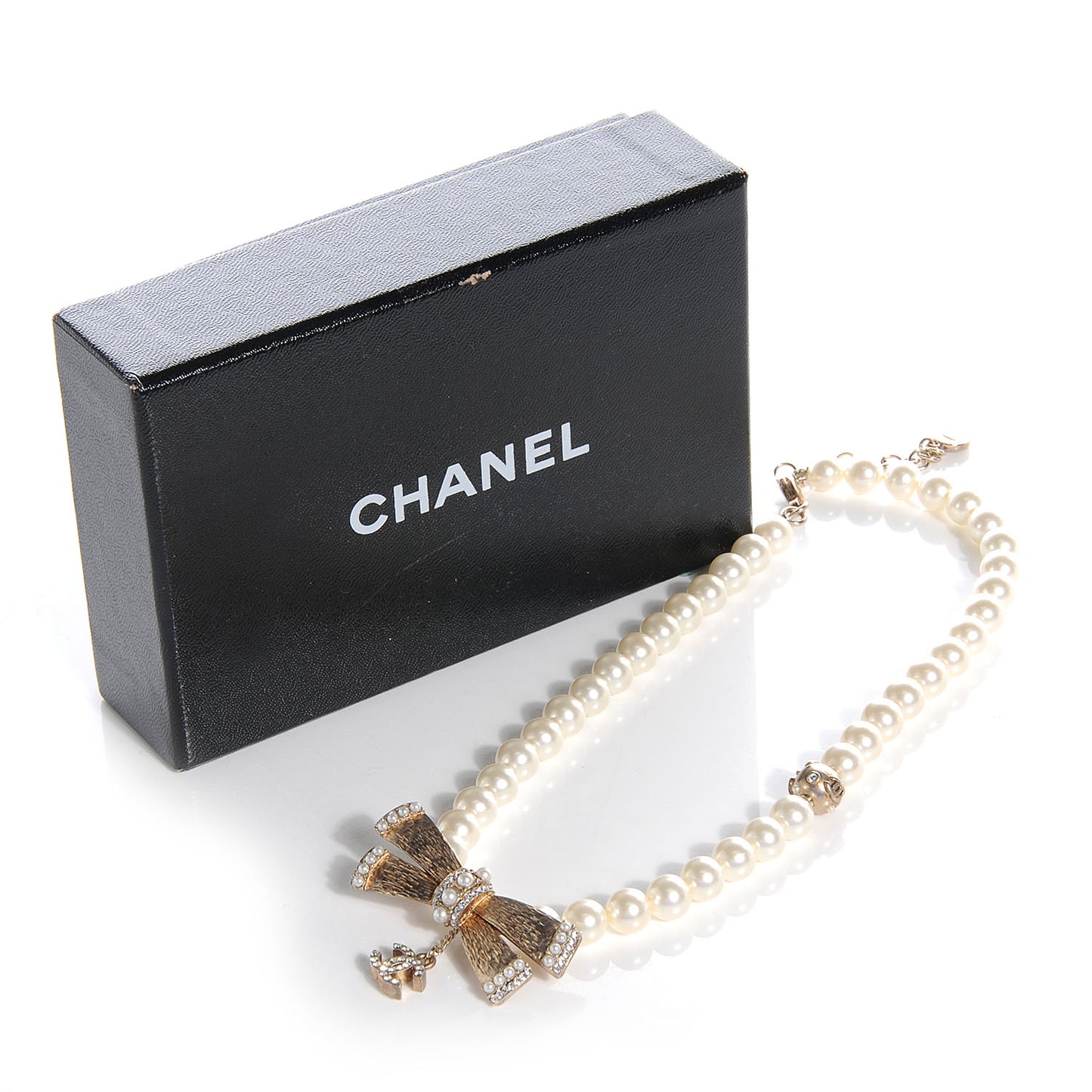 Pearl Bow Short Necklace