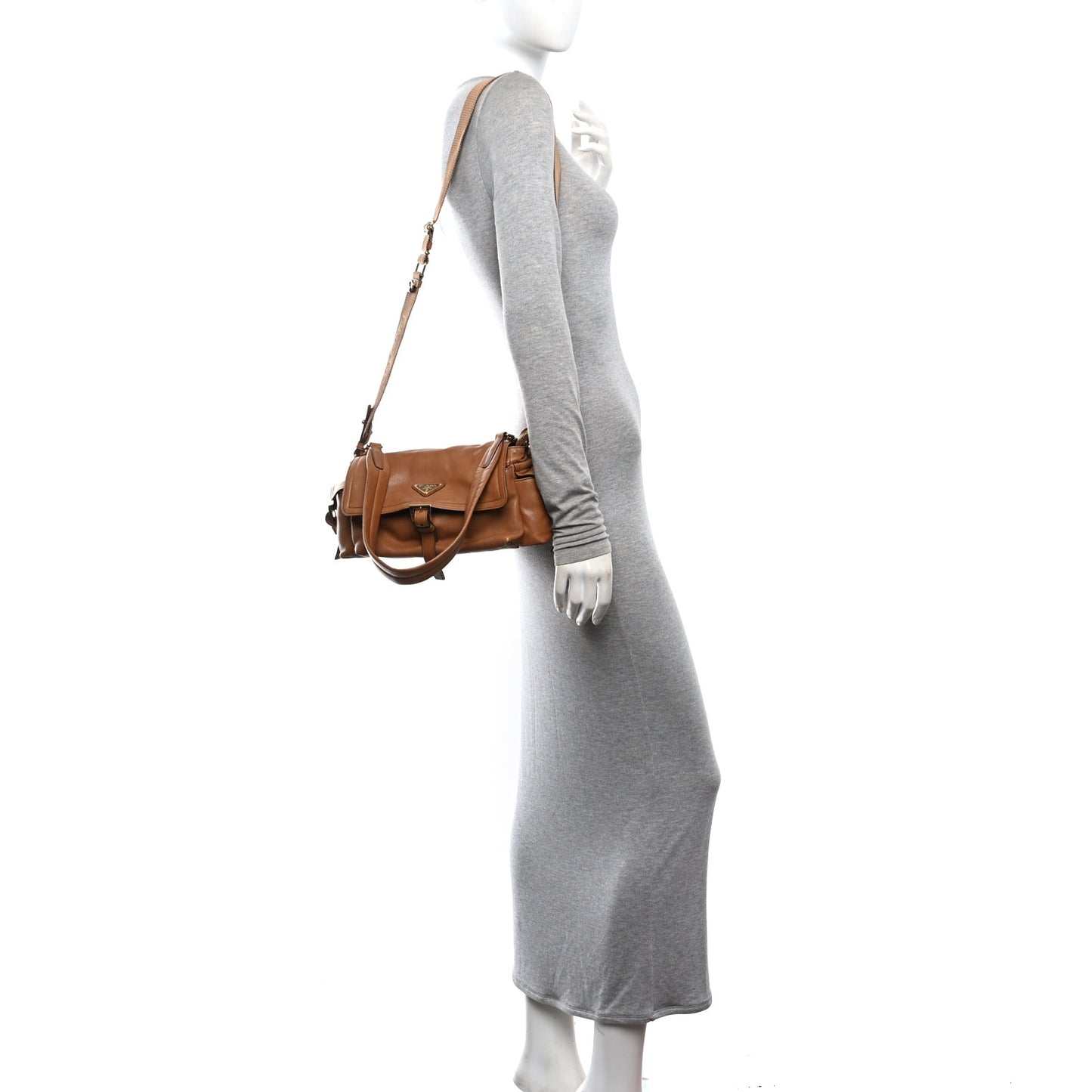 Nappa Medium Explore Shoulder Bag Caramel