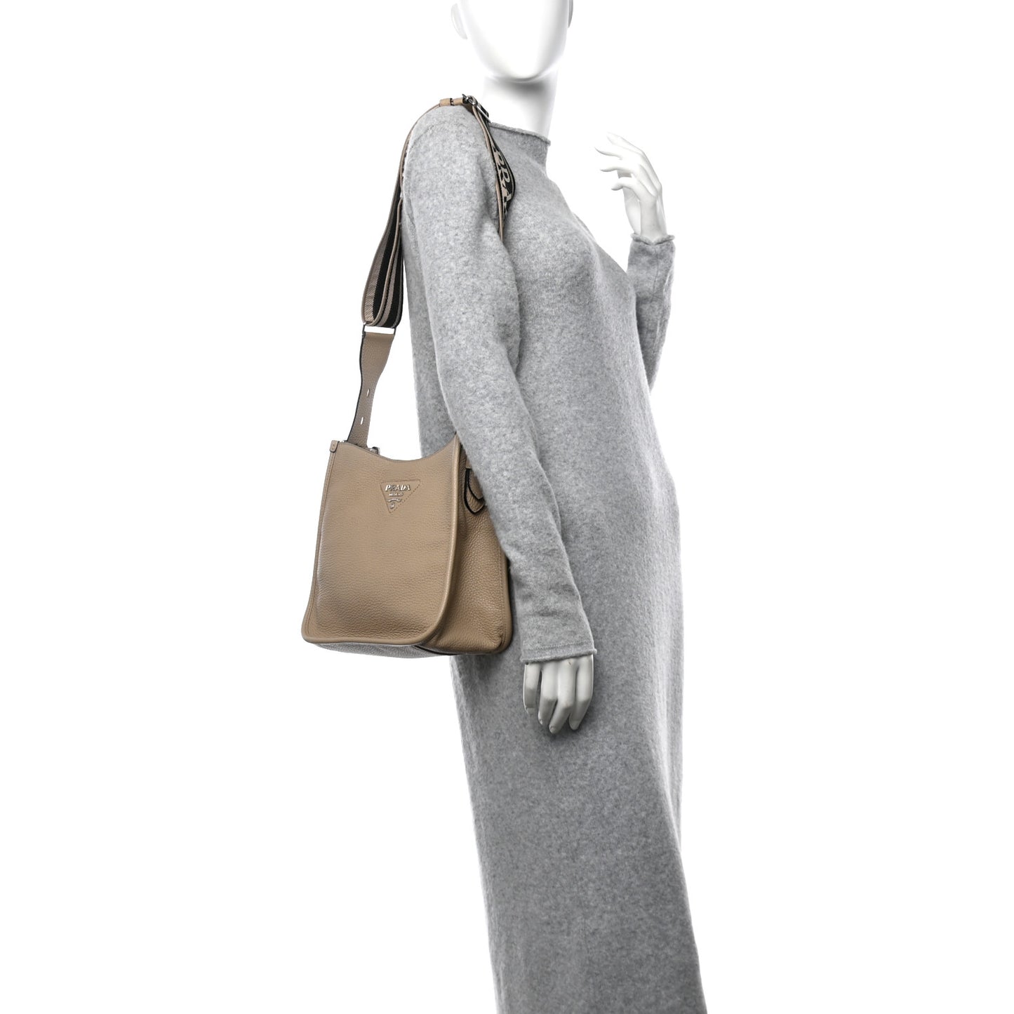 Vitello Daino Soft Hobo Messenger Bag Sabbia