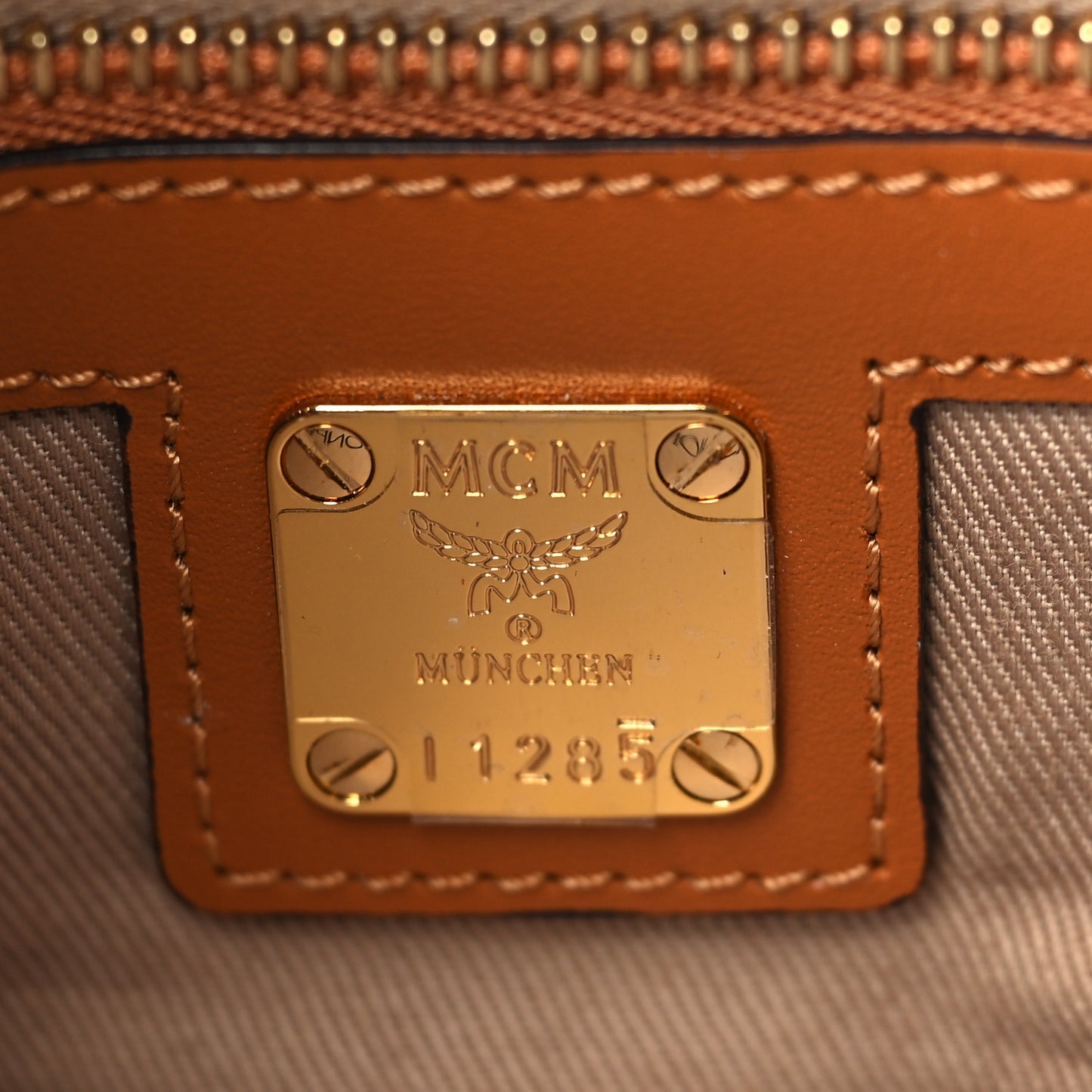 Visetos Rabbit Crossbody Pouch Cognac