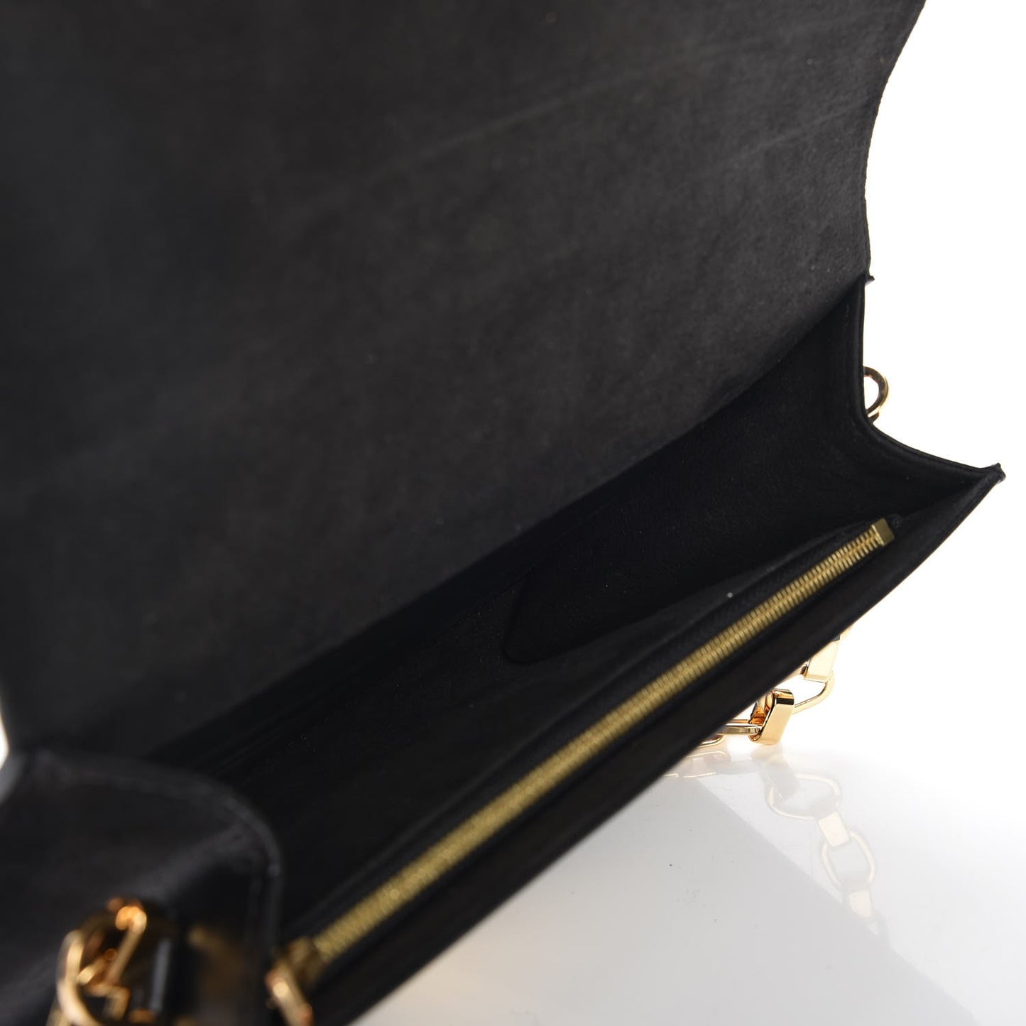 Calfskin Chain Louise GM Black