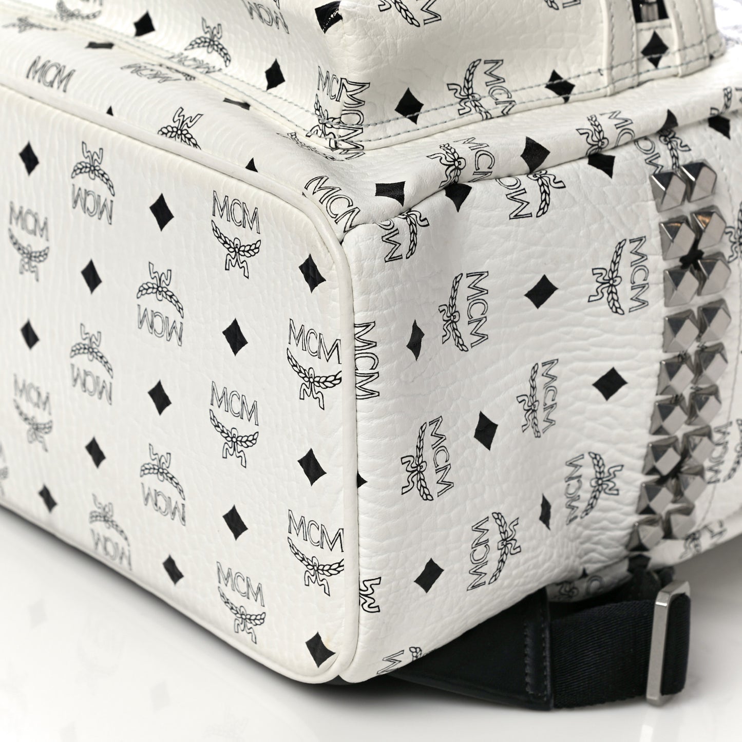 Visetos Medium Side Studs Stark Backpack White