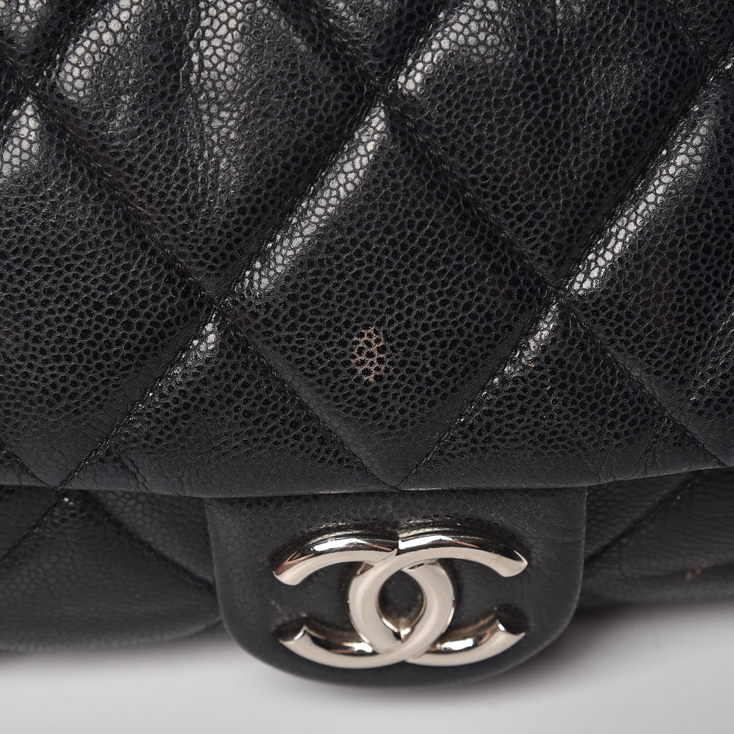 Glazed Caviar Medium Nature Flap Bag Black