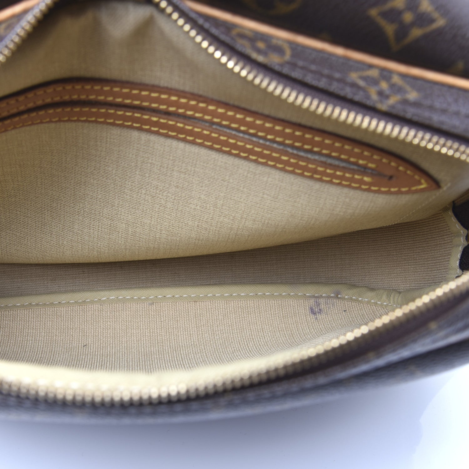 Louis Vuitton Monogram Reporter PM 15 of 17