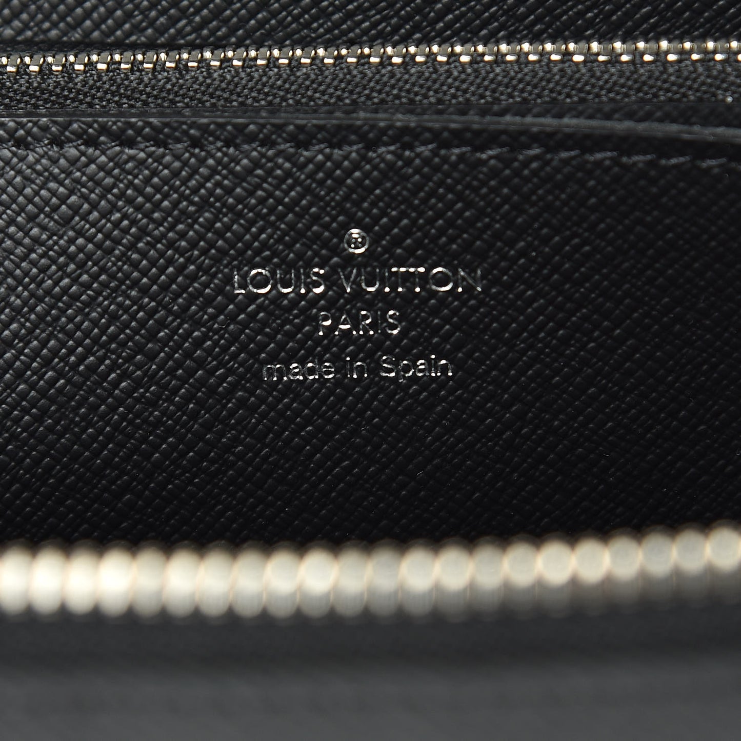 Taiga Zippy XL Wallet Black