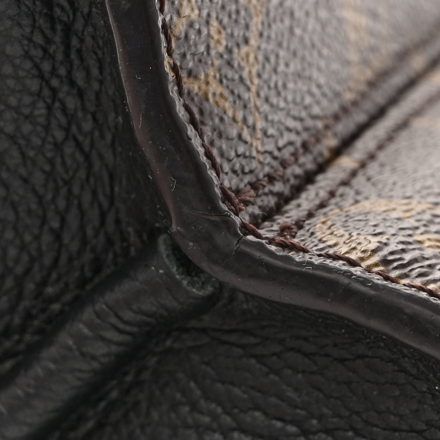 Monogram Victoire Black