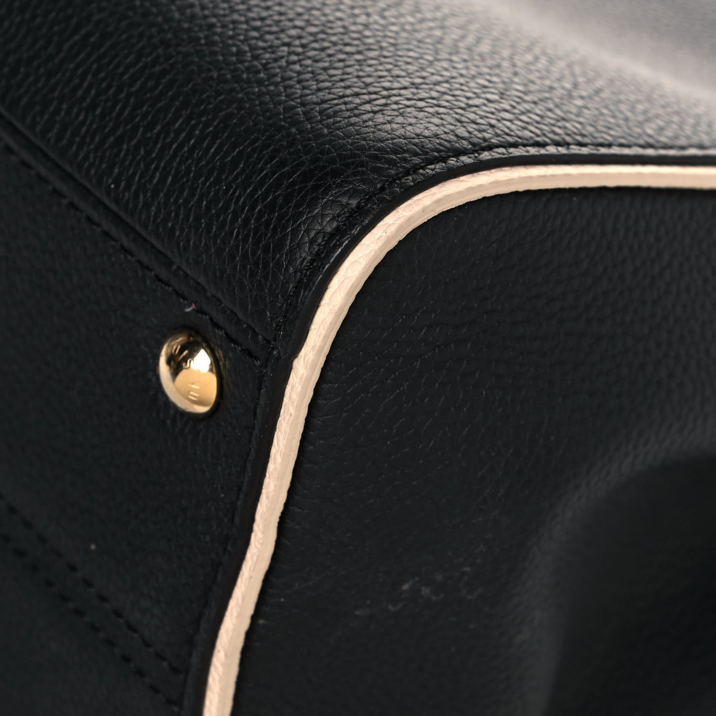 Monogram Double V Black