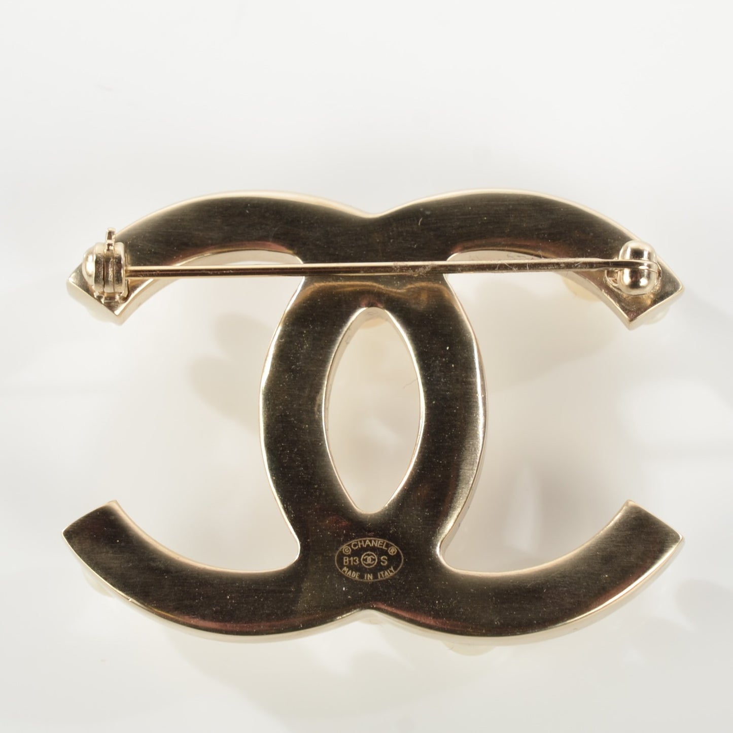 Pearl CC Brooch Gold