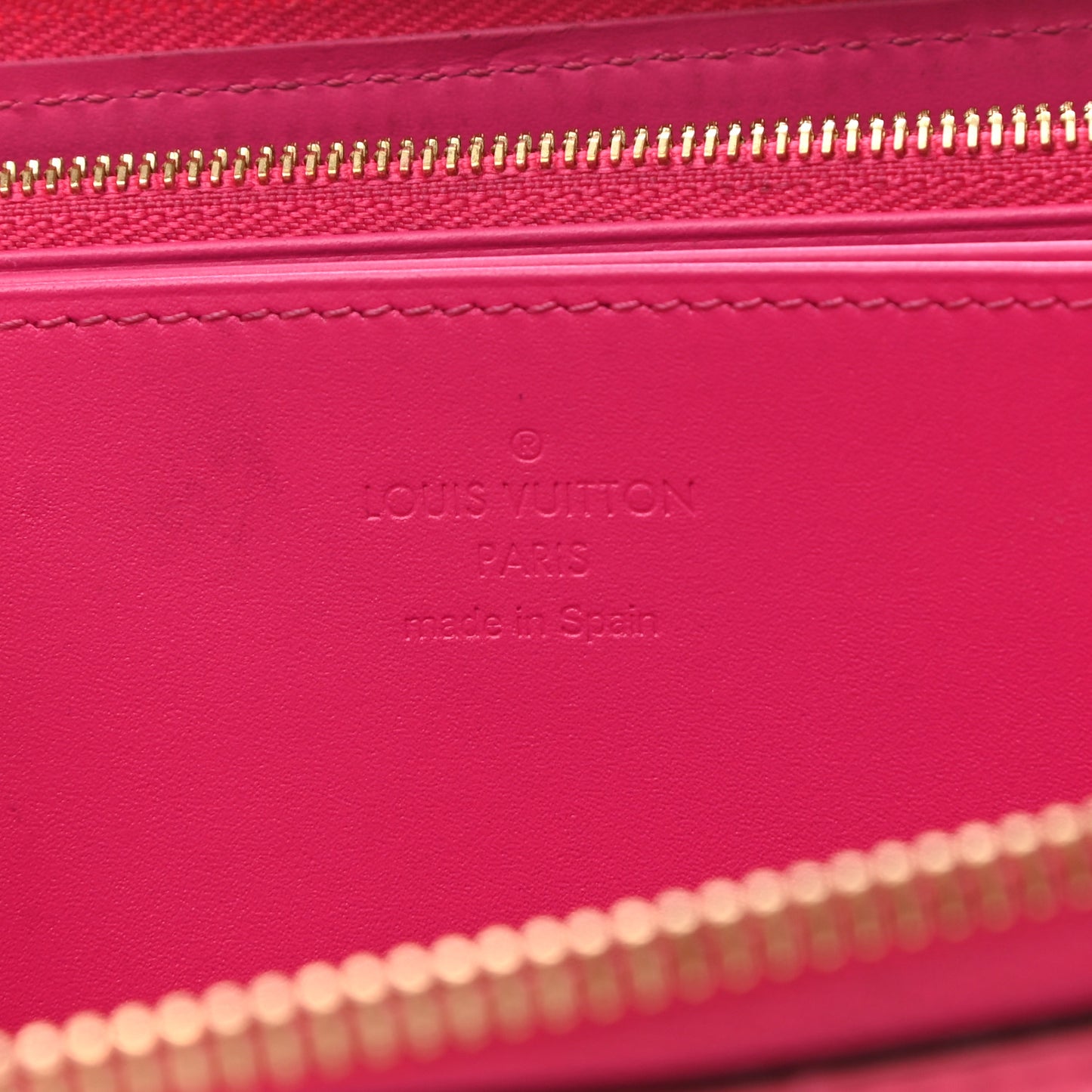 Vernis Valentine Zippy Wallet Fuchsia