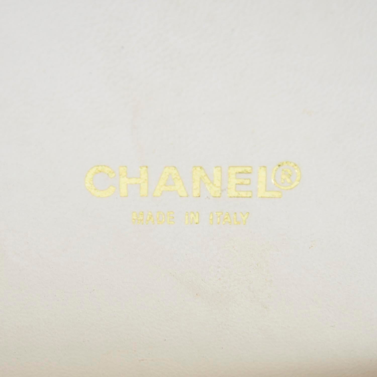 Chanel Kiss Lock Shoulder Bag Black White 8 of 8