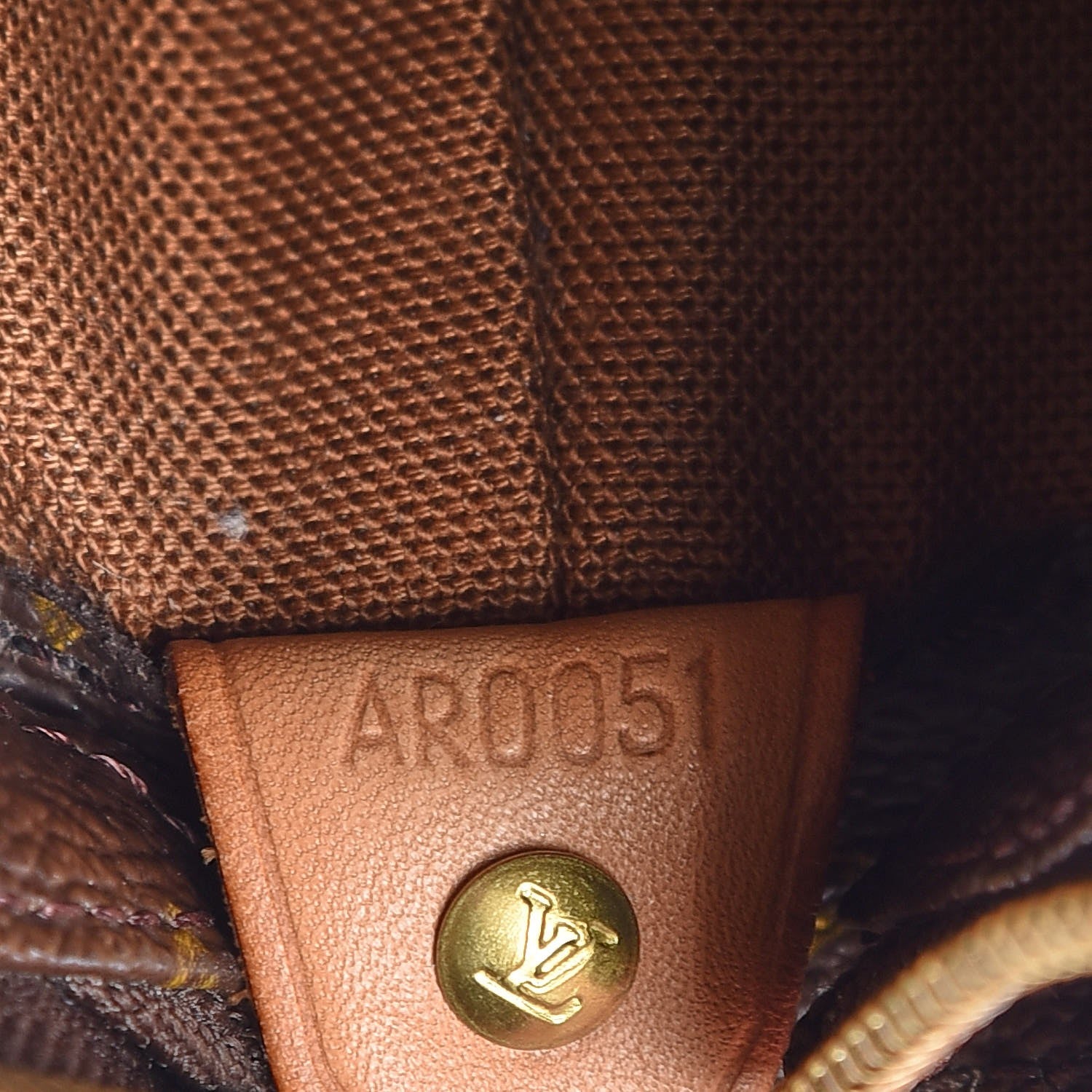Louis Vuitton Monogram Cabas Mezzo 11 of 22