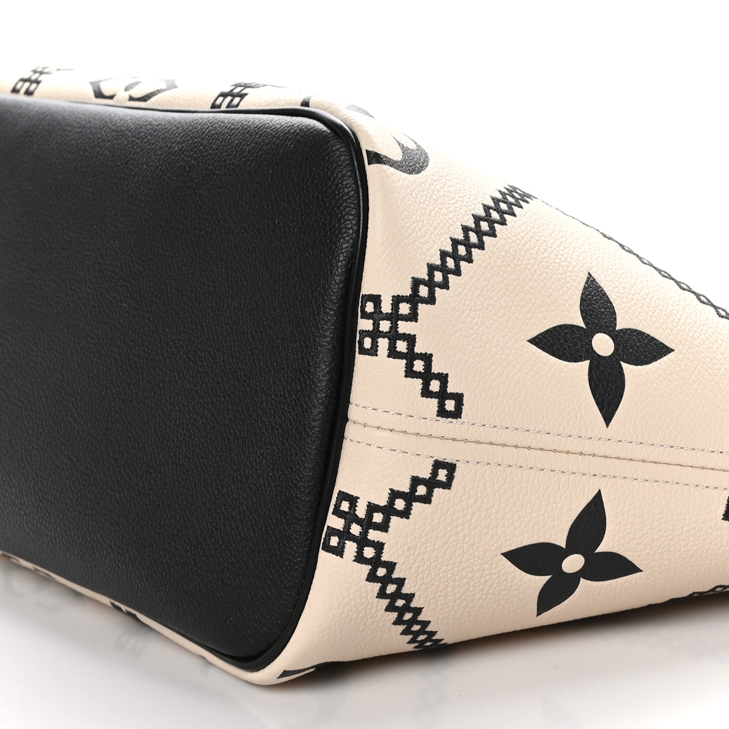 Louis Vuitton Empreinte Monogram Giant Broderies Neverfull MM Cream Black 9 of 9