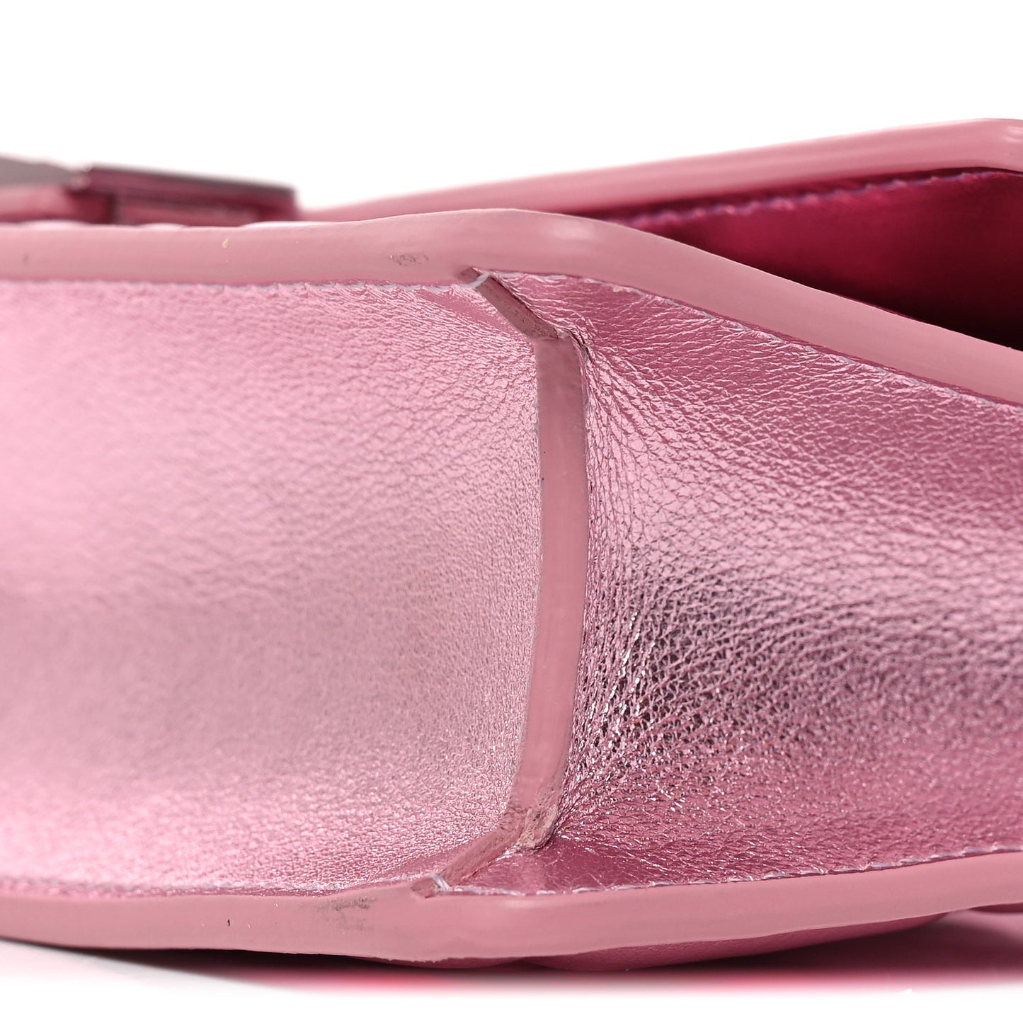 Metallic Nappa Matisse FF Embossed Wallet On Chain Rosa