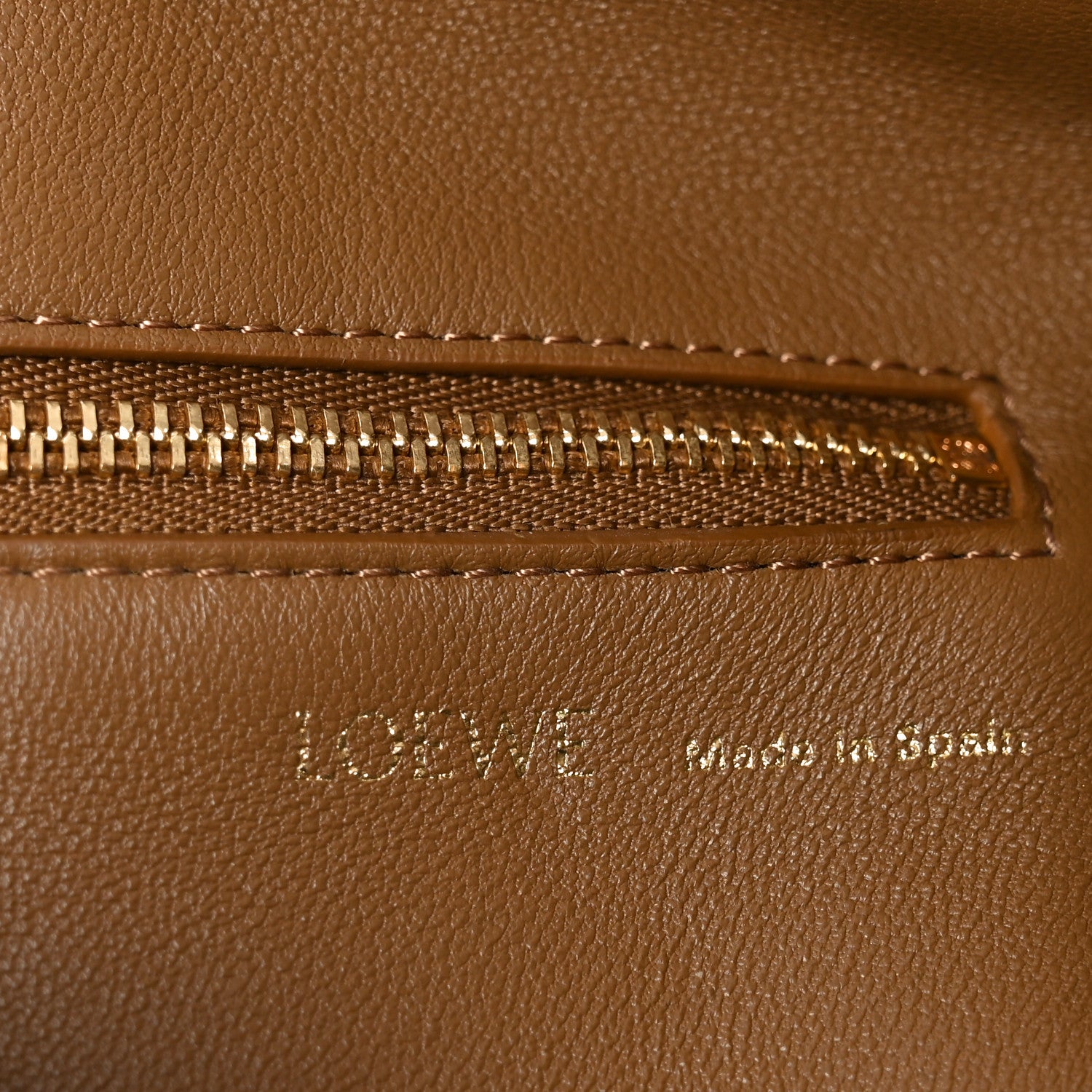 Loewe Mellow Nappa Medium Squeeze Bag Oak 6 of 9