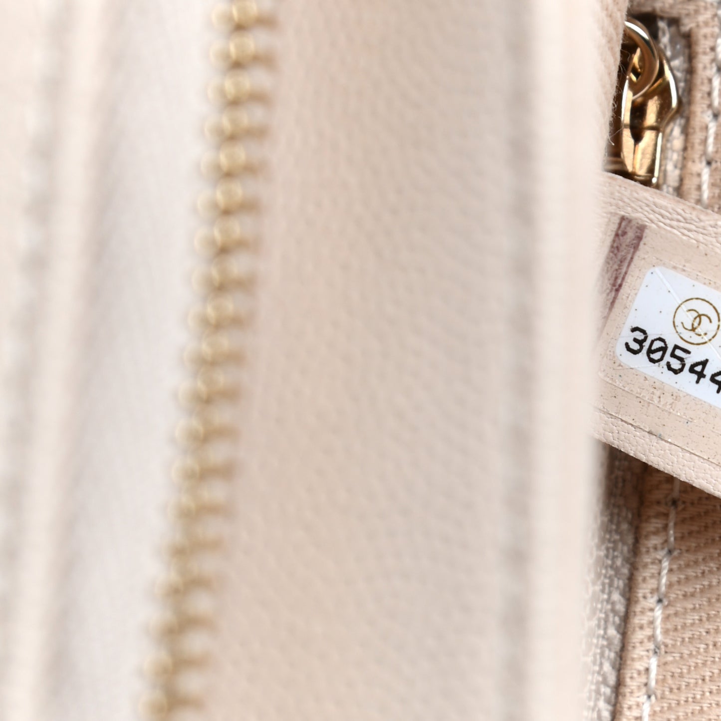 Caviar Quilted Medium Business Affinity Flap Beige