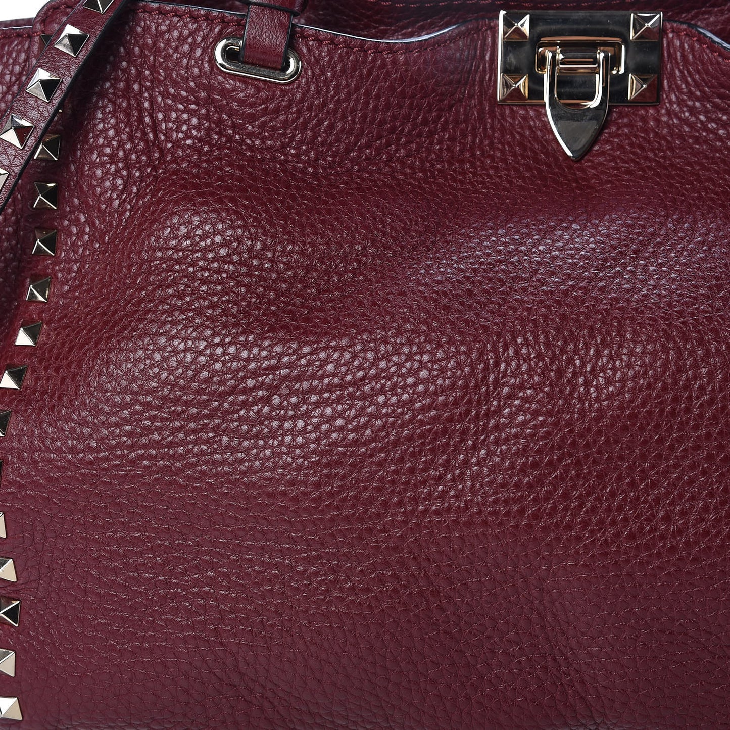 Pebbled Calfskin Medium Rockstud Tote Cremisi