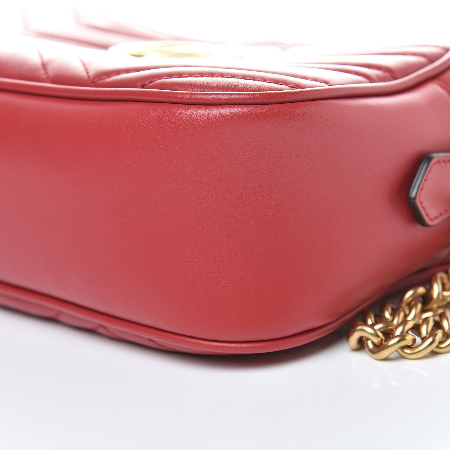 Calfskin Matelasse Small GG Marmont Chain Shoulder Bag Hibiscus Red