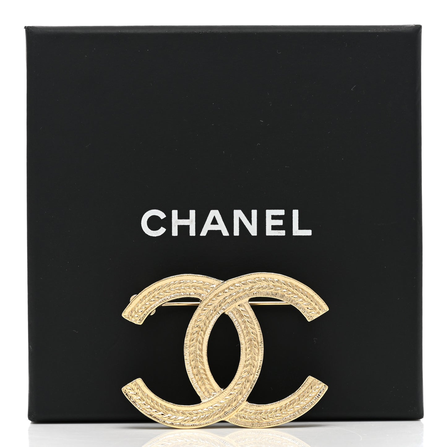 Metal CC Brooch Gold