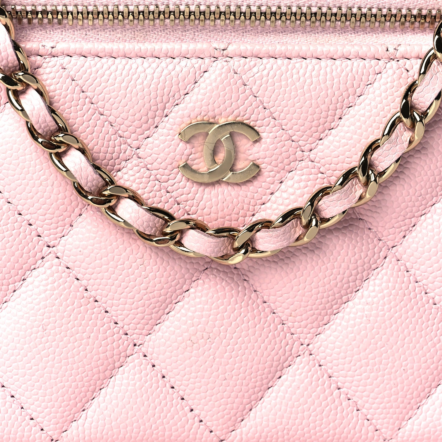 Caviar Quilted Small Vanity Case With Chain Light Pink