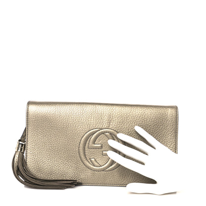 Gucci Metallic Pebbled Calfskin Medium Soho Clutch Golden Beige 2 of 9