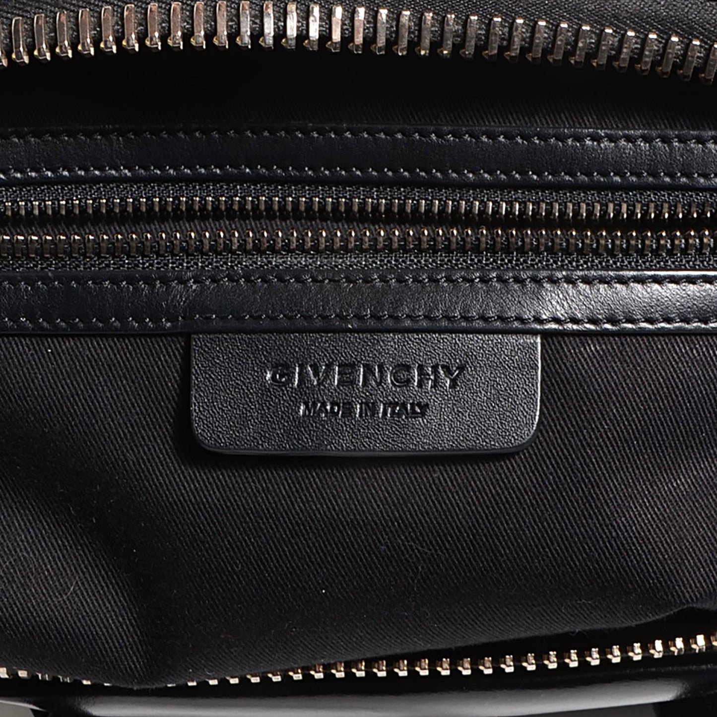 Shiny Lord Calfskin Medium Antigona Black