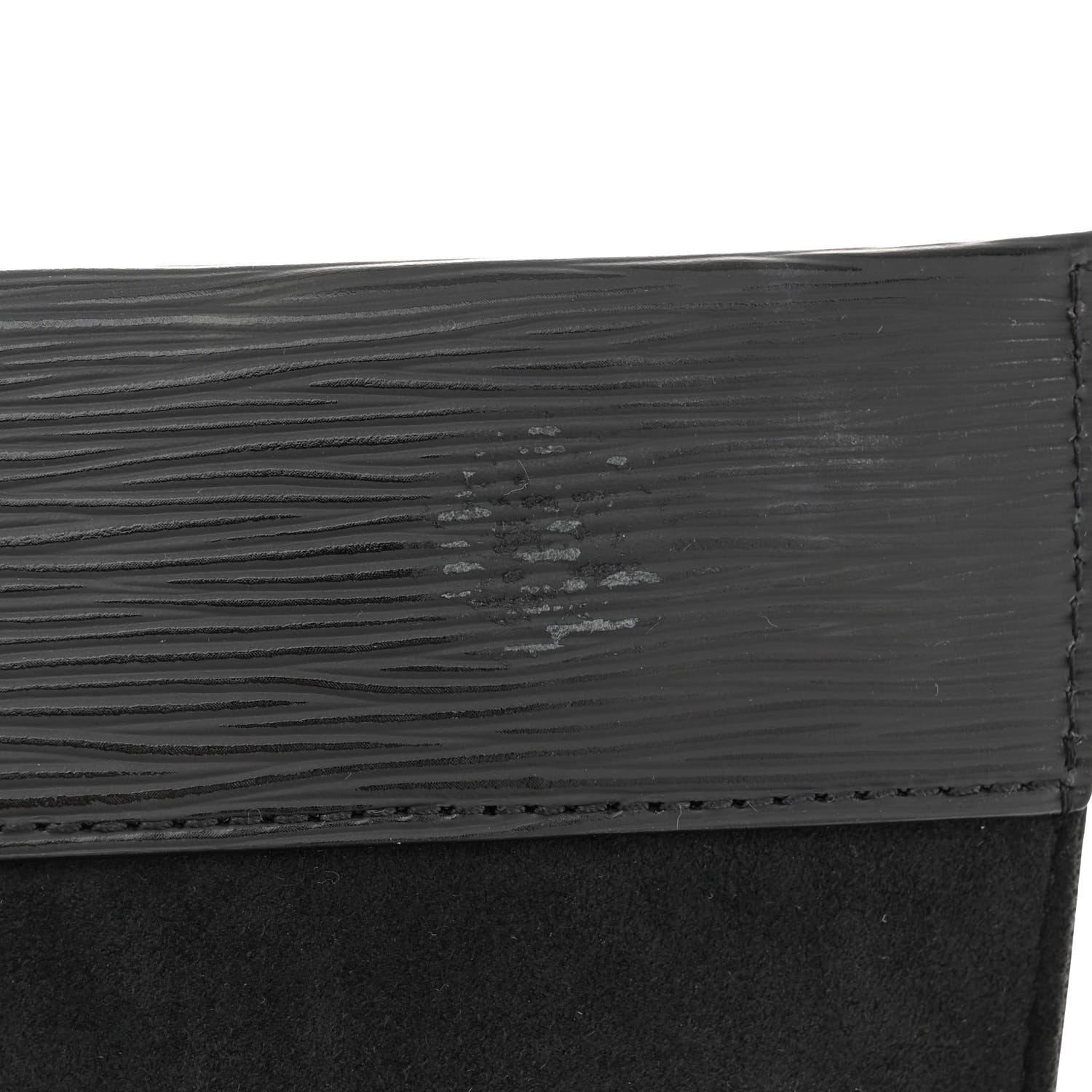 Louis Vuitton Epi Cluny MM Black 11 of 15