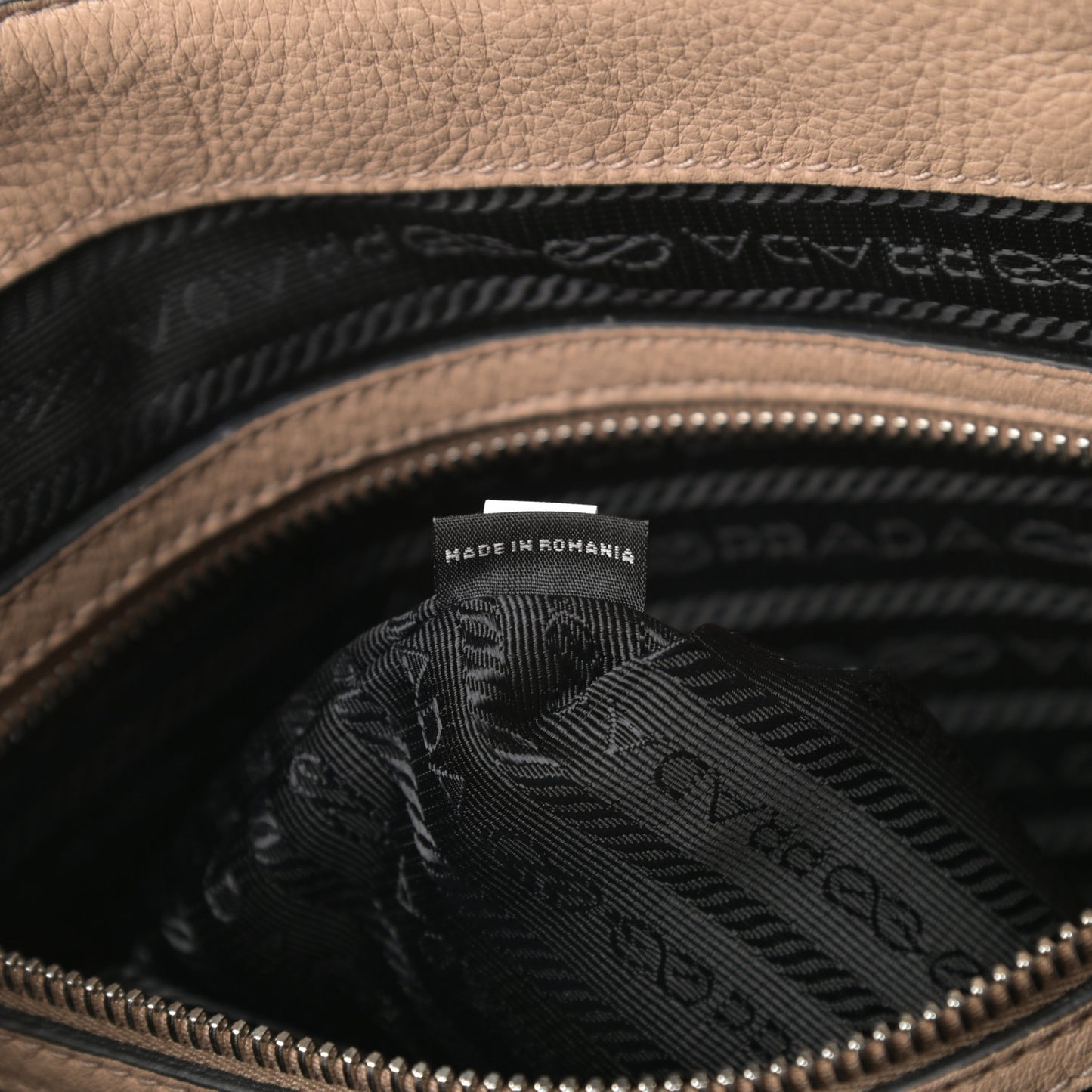 Vitello Daino Shopping Satchel Cammeo