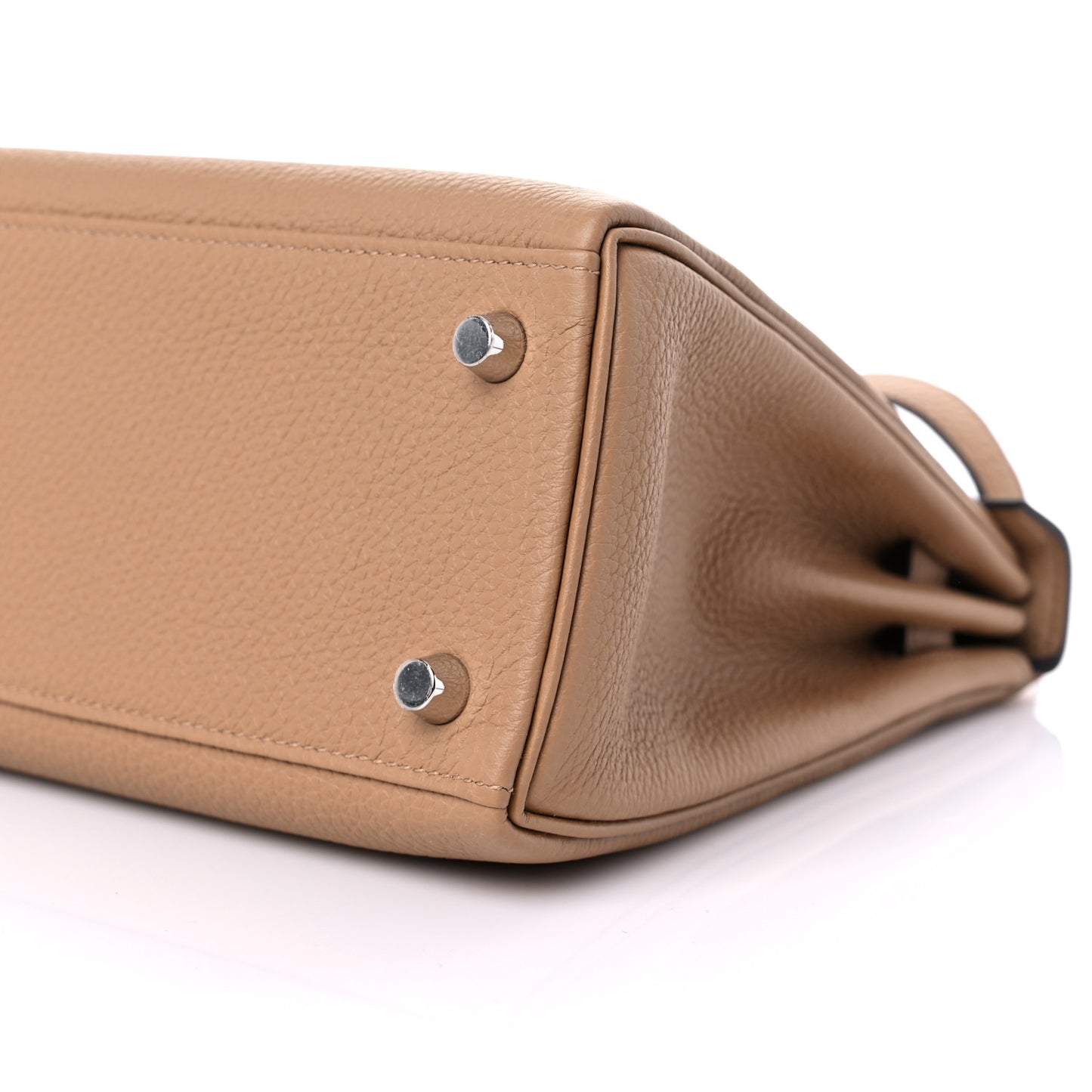 Togo Kelly Retourne 25 Chai