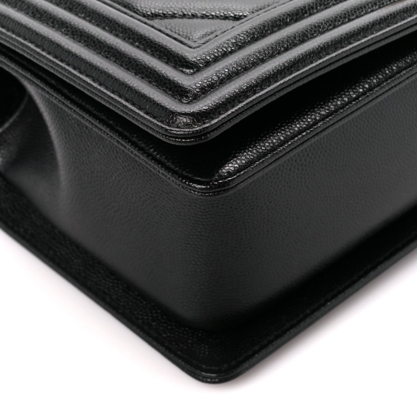 Caviar Chevron Quilted Medium Boy Flap Black