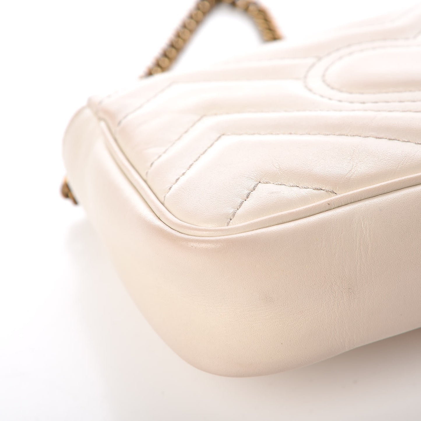 Calfskin Matelasse Super Mini GG Marmont Shoulder Bag White